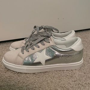 Star Fashion Sneakers!